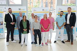 Botschafter für die Pflege: Pflegende, Auszubildende, Praxisanleitende und Führungskräfte werben für Wertschätzung der Pflege und gute Ausbildung. Botschafter für die Pflege: Pflegende, Auszubildende, Praxisanleitende und Führungskräfte werben für Wertschätzung der Pflege und gute Ausbildung.