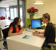 Das Patientenmanagement im Reha-Zentrum hilft bei allen Fragen und ist Ansprechpartner für Sozialdienste externer Krankenhäuser.